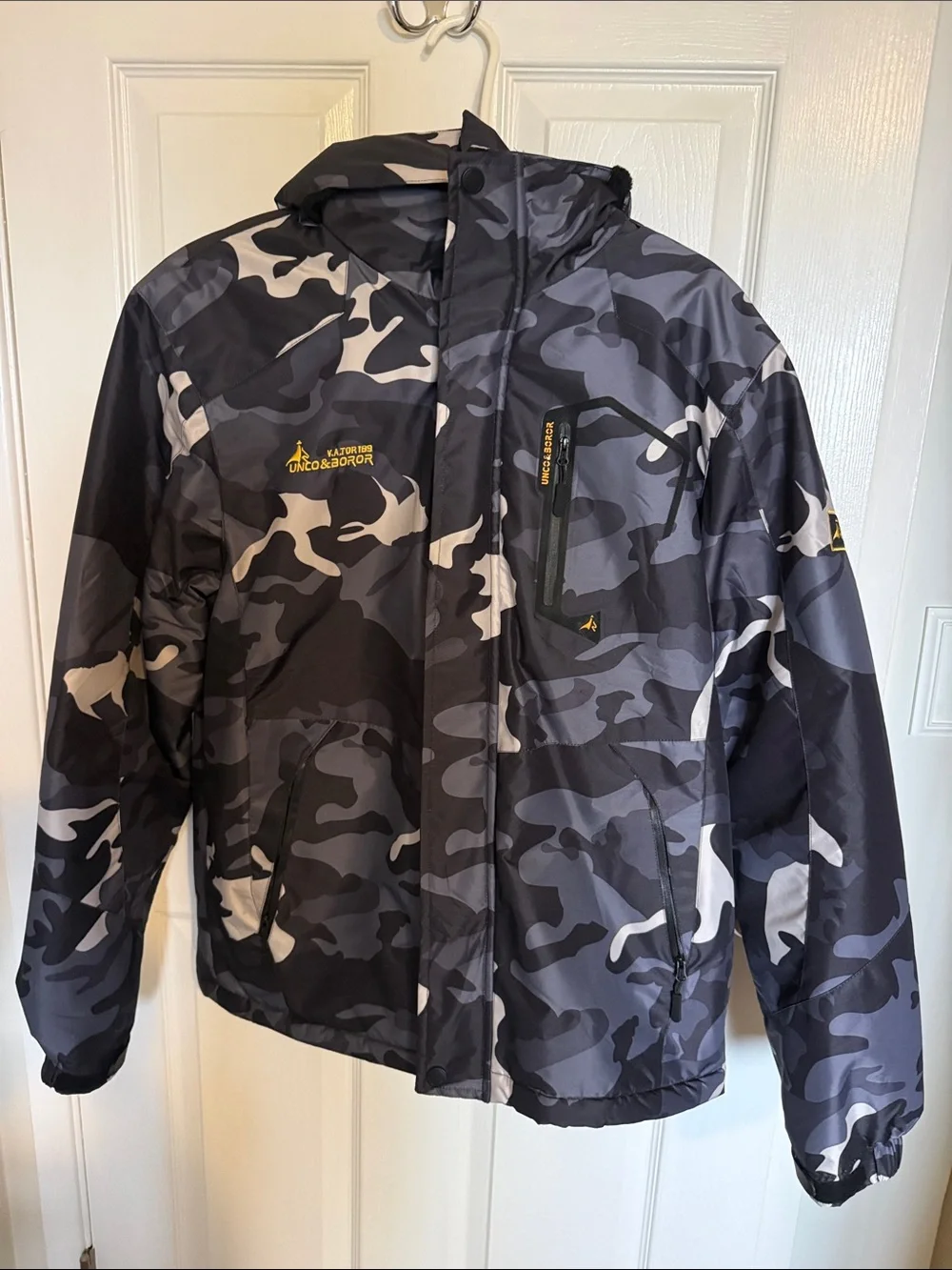Men's Gray Camo Insulated Ski & Snowboard Jacket with Hood